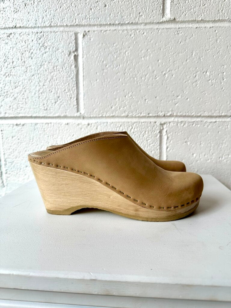 No. 6 Bella Clogs