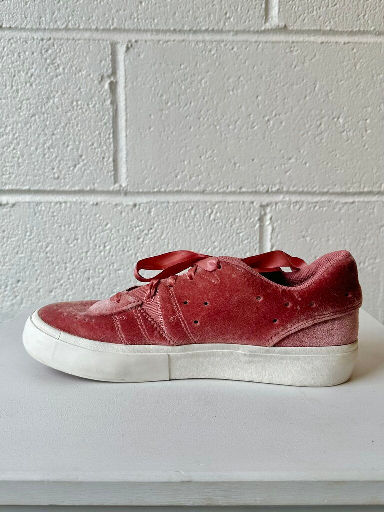 Nike Jordan Series .01 SE velvet sneakers