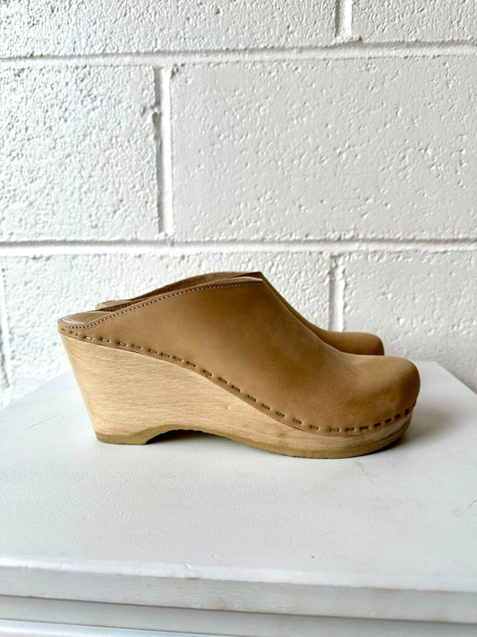 No. 6 Bella Clogs