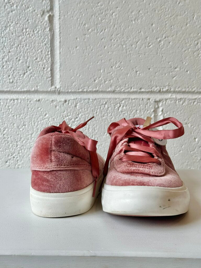 Nike Jordan Series .01 SE velvet sneakers