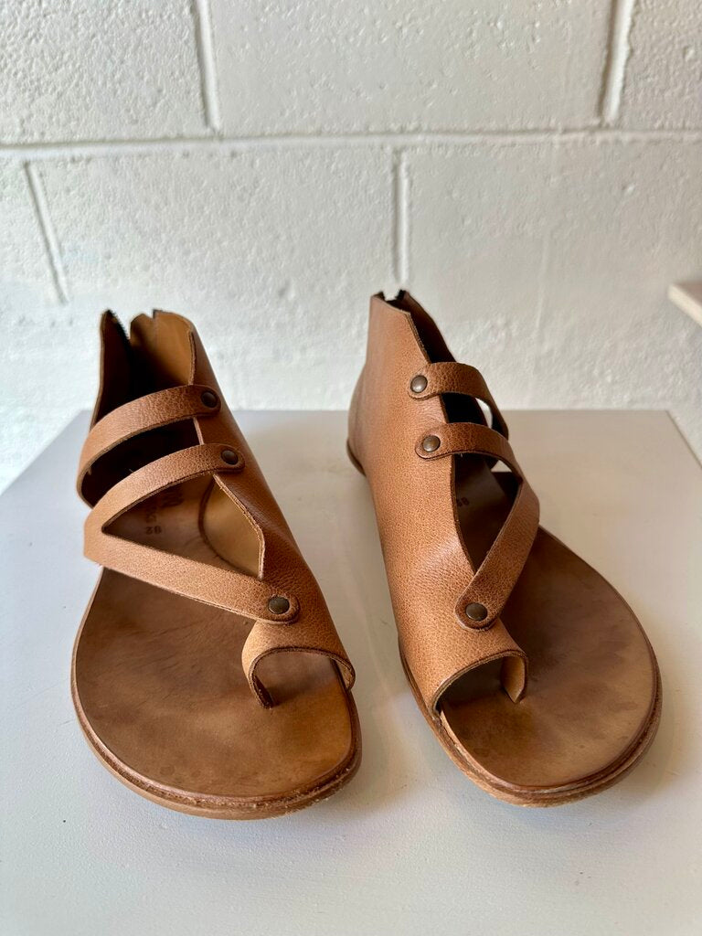 Cydwoq Handmade Sandal