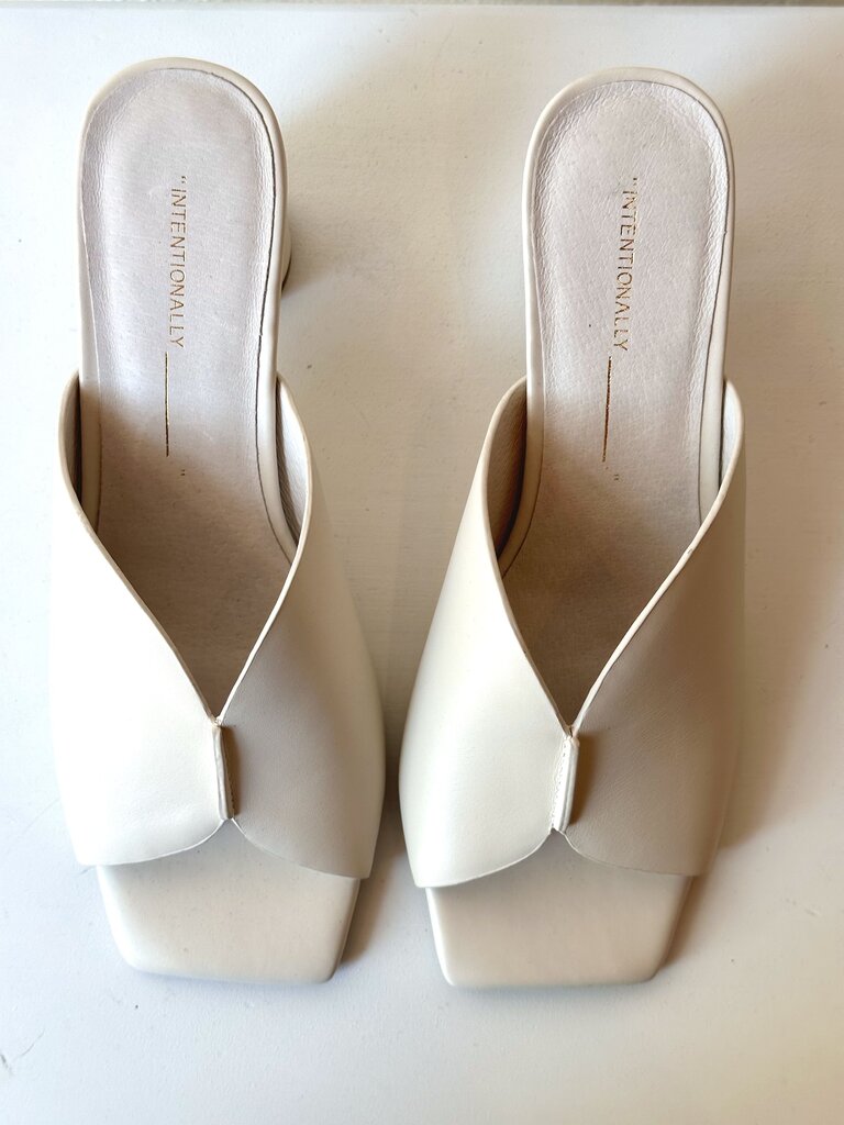 Intentionally Blank NEW 'Kamika' heels